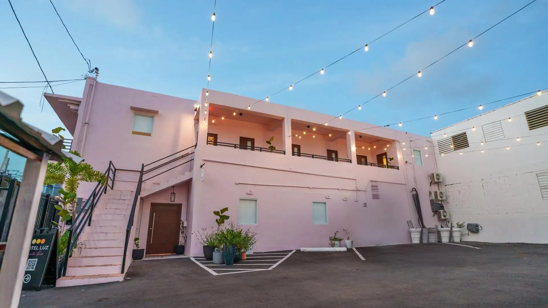 Room 13 Breezy Veranda Stay With City Views San Juan